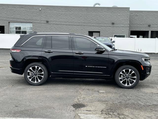 Used 2022 Jeep Grand Cherokee Overland image 2