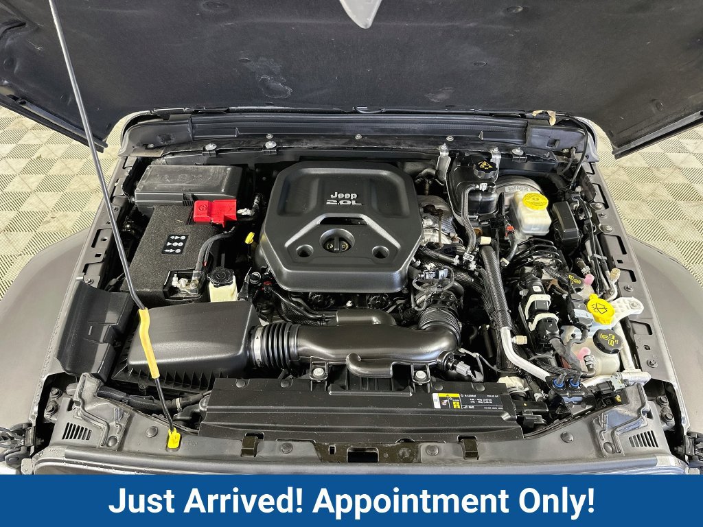 Used 2018 Jeep Wrangler Unlimited Sahara AWD/4WD image 35
