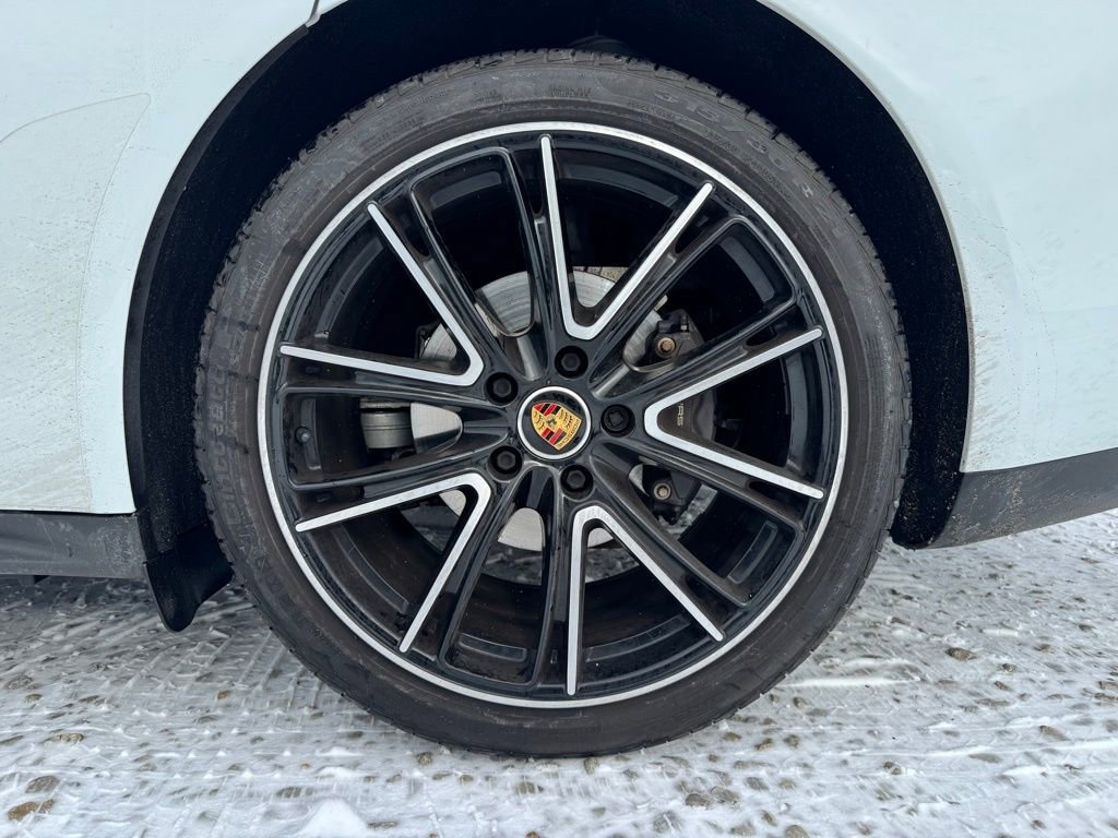 Used 2023 Porsche Panamera 4 Platinum Edition image 17