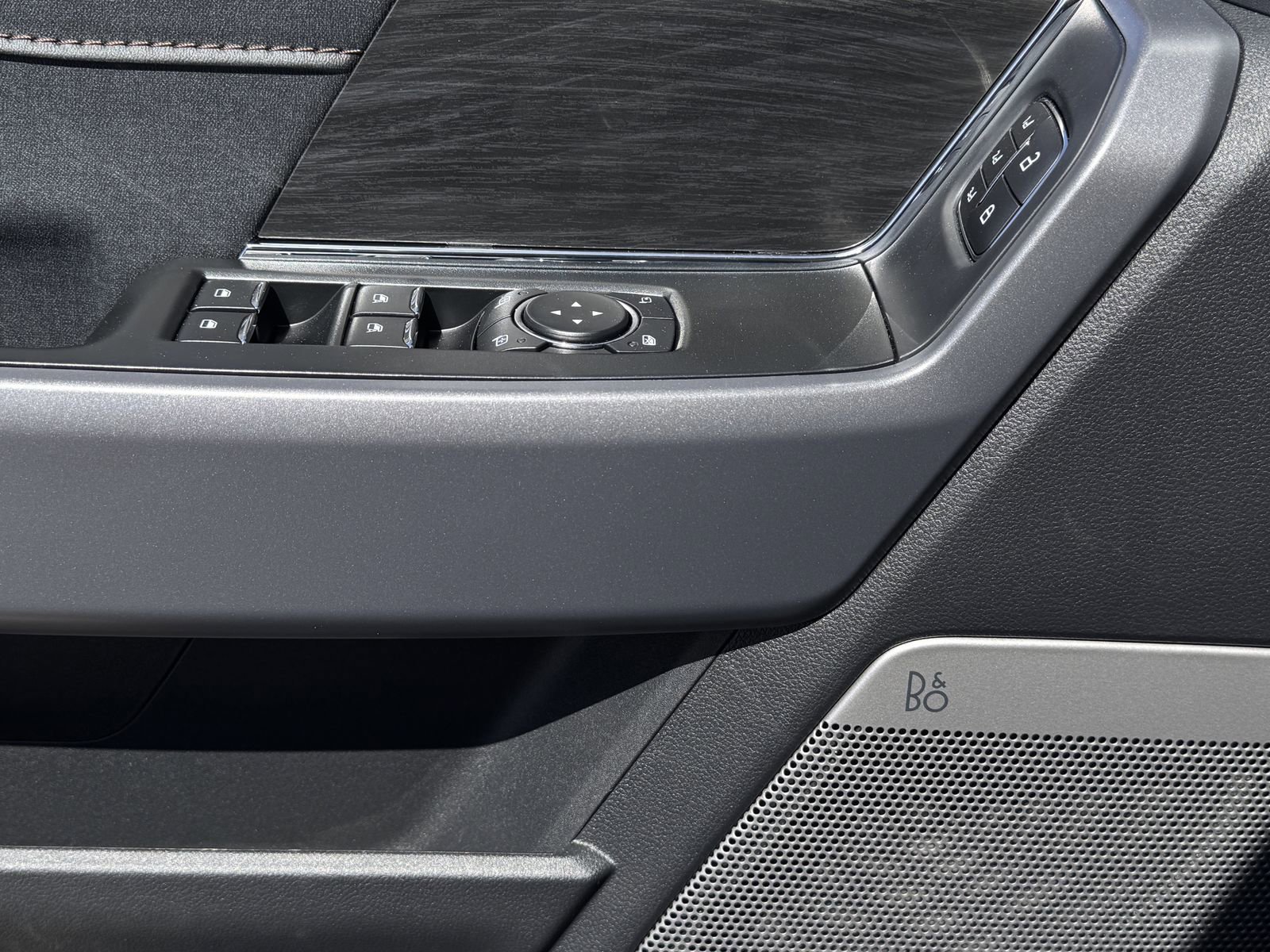 Used 2025 Ford F150 Lariat w/ Equipment Group 501A Mid image 25