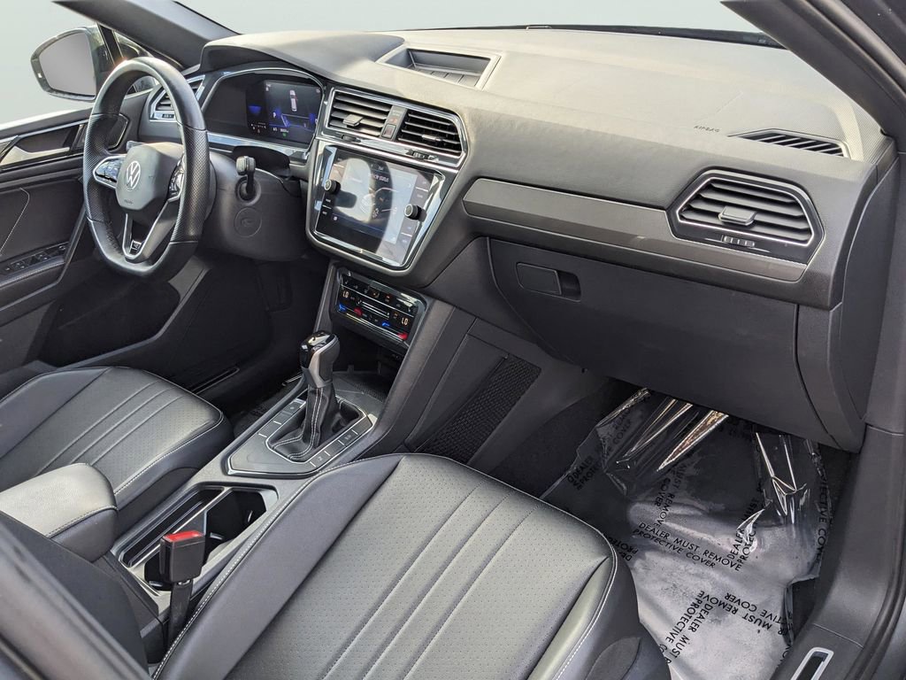 Certified 2022 Volkswagen Tiguan SE R-Line image 12