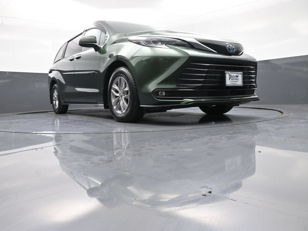 Certified 2025 Toyota Sienna XLE w/ XLE Plus Package AWD/4WD image 30