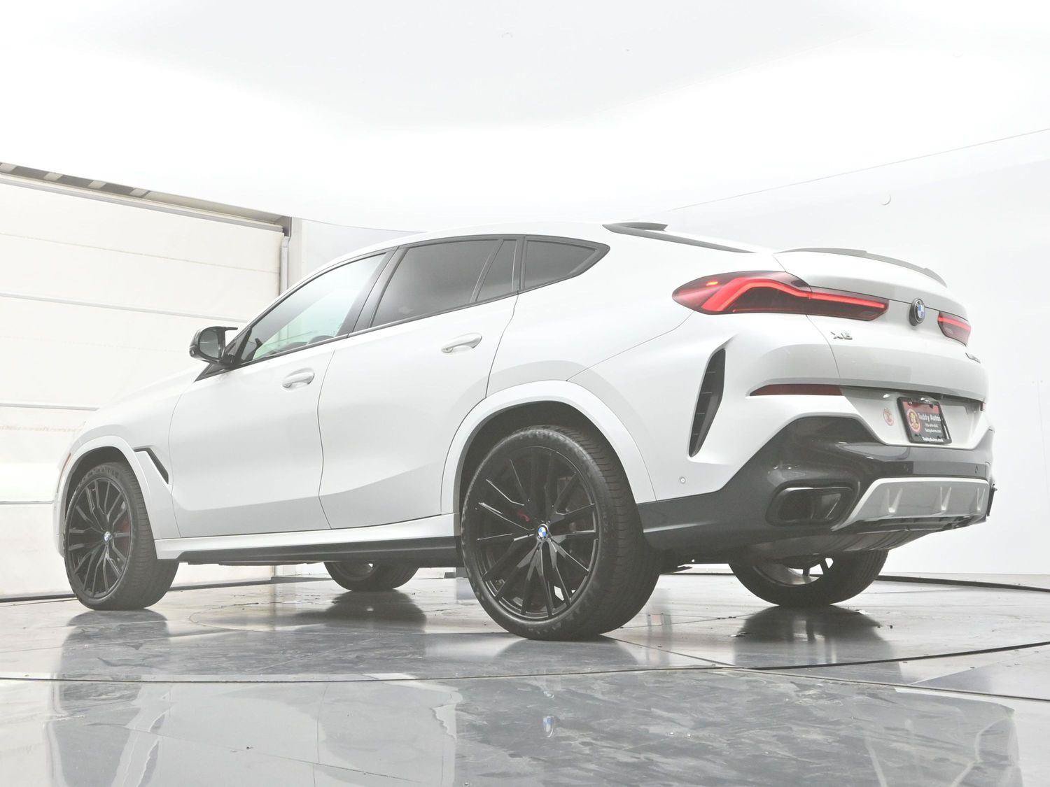 Used 2022 BMW X6 M50i w/ Executive Package AWD/4WD image 33