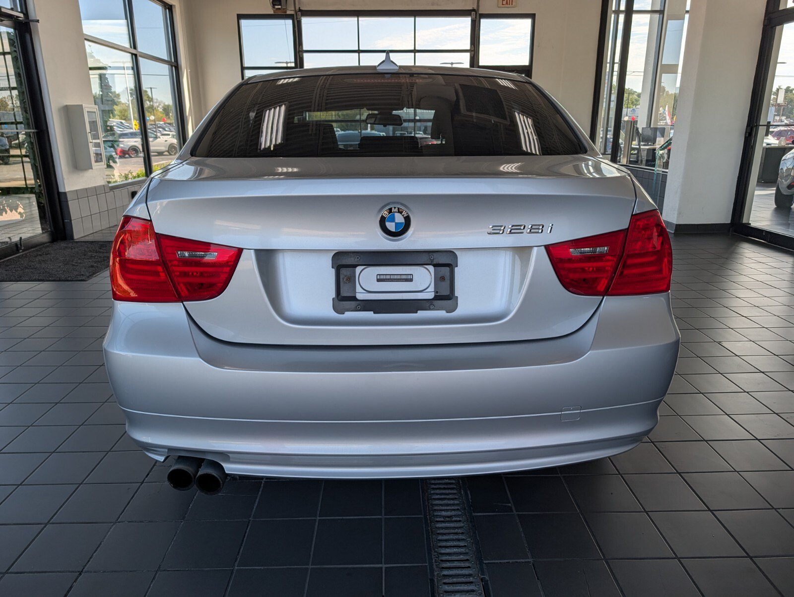 Used 2009 BMW 328i xDrive Sedan AWD/4WD image 3