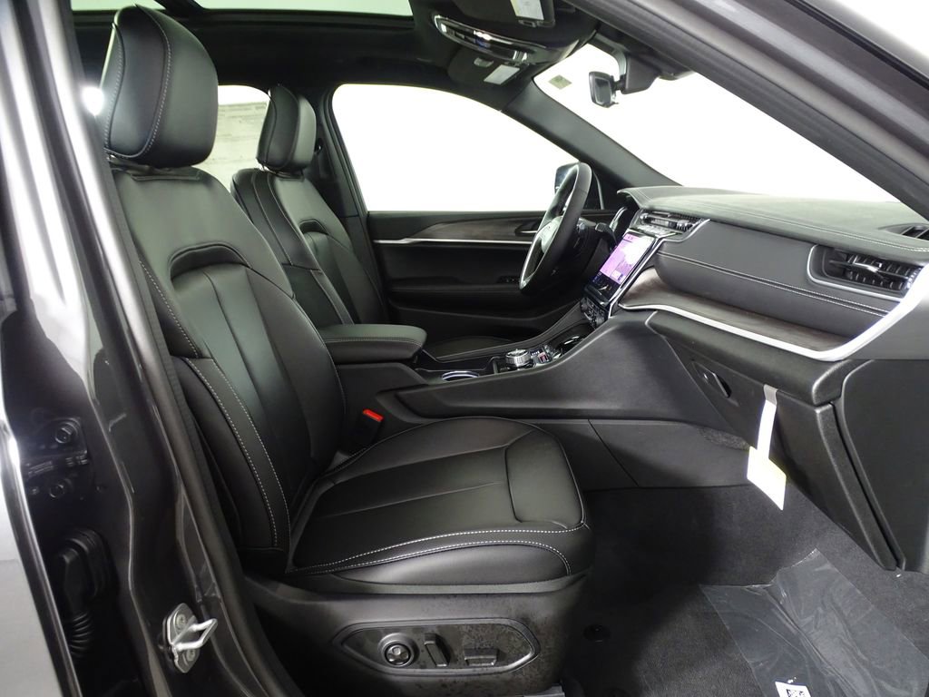 New 2025 Jeep Grand Cherokee L Limited image 18