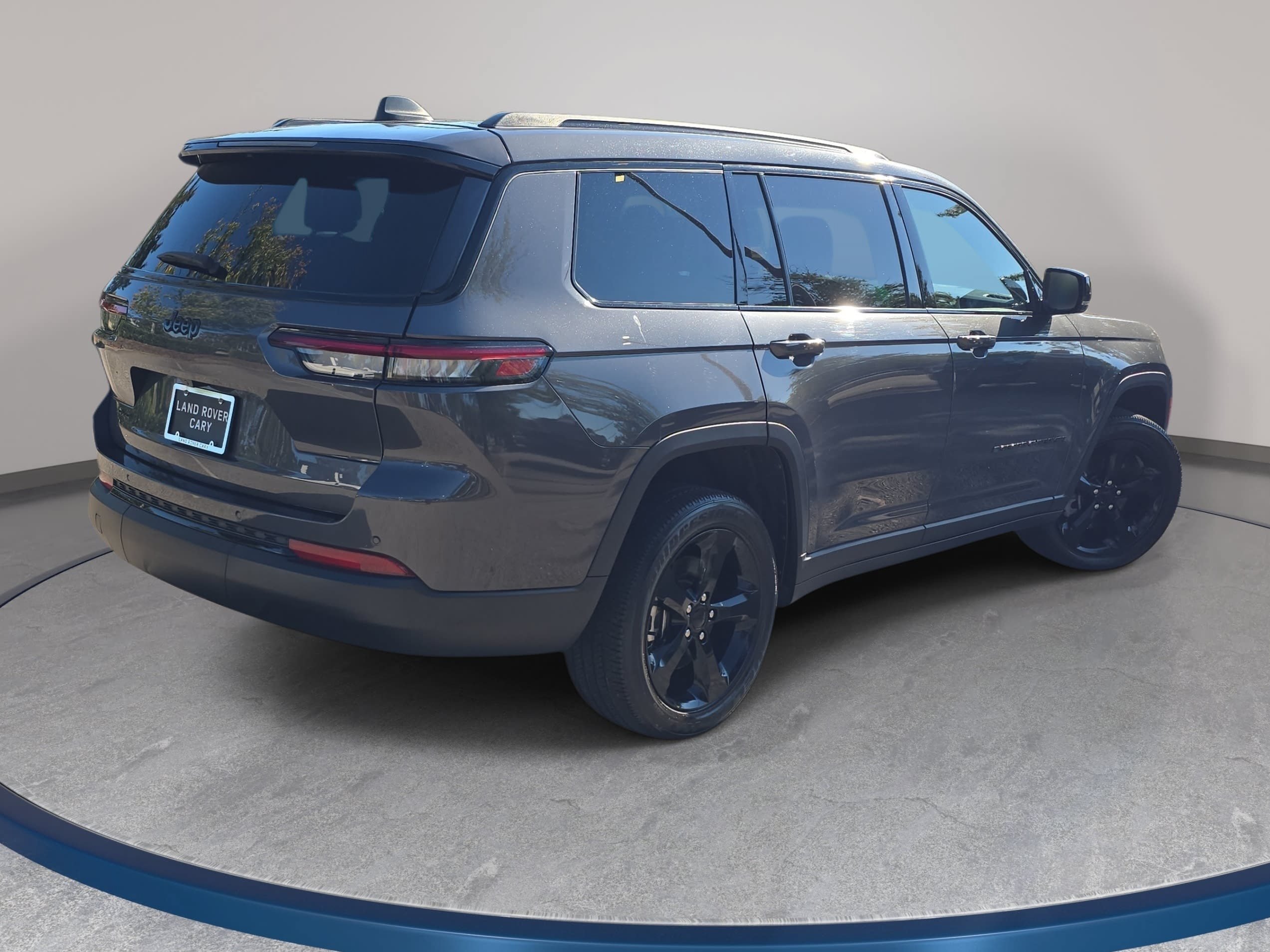 Used 2023 Jeep Grand Cherokee L Laredo AWD/4WD image 5