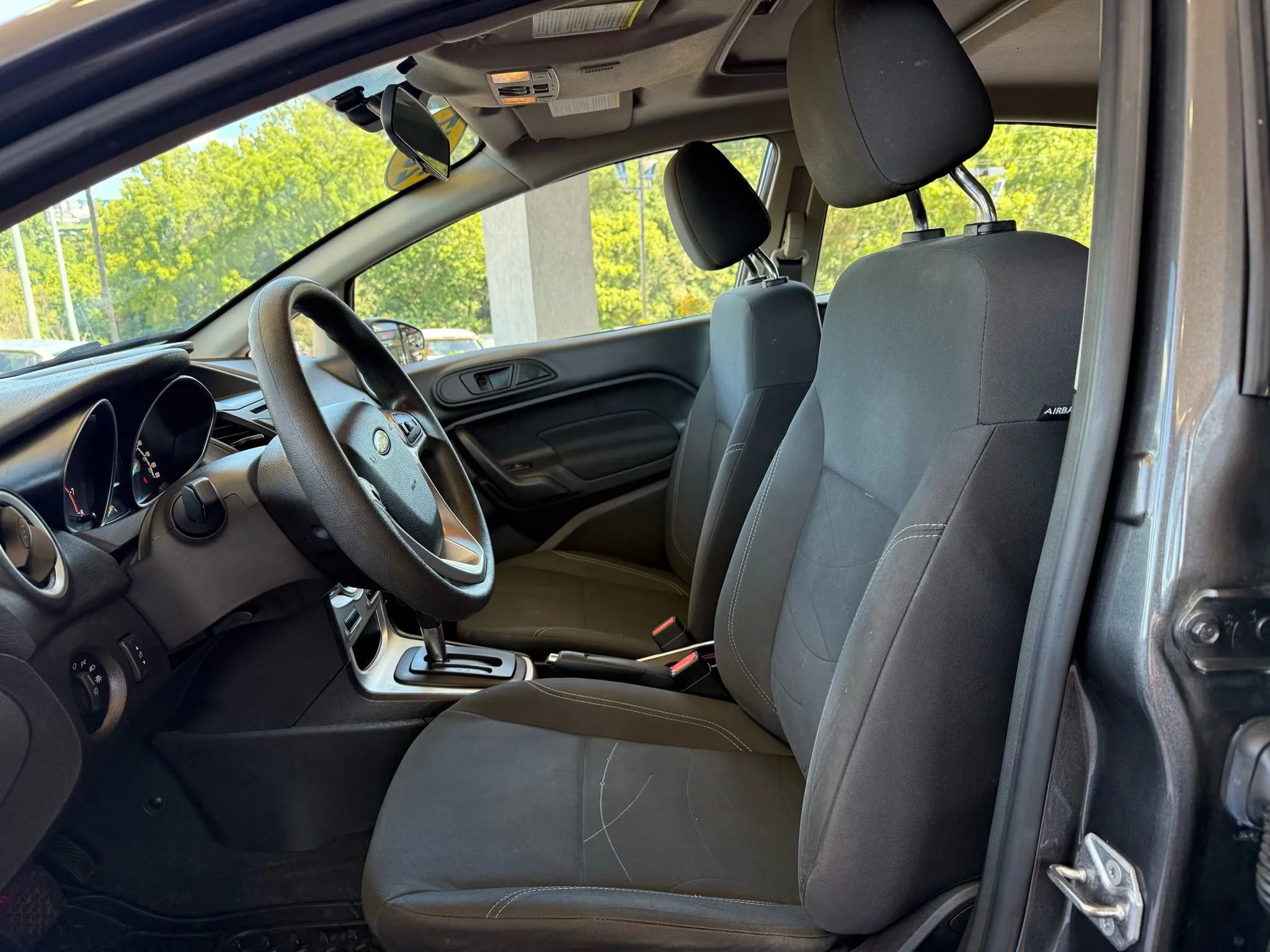 Used 2017 Ford Fiesta SE image 9