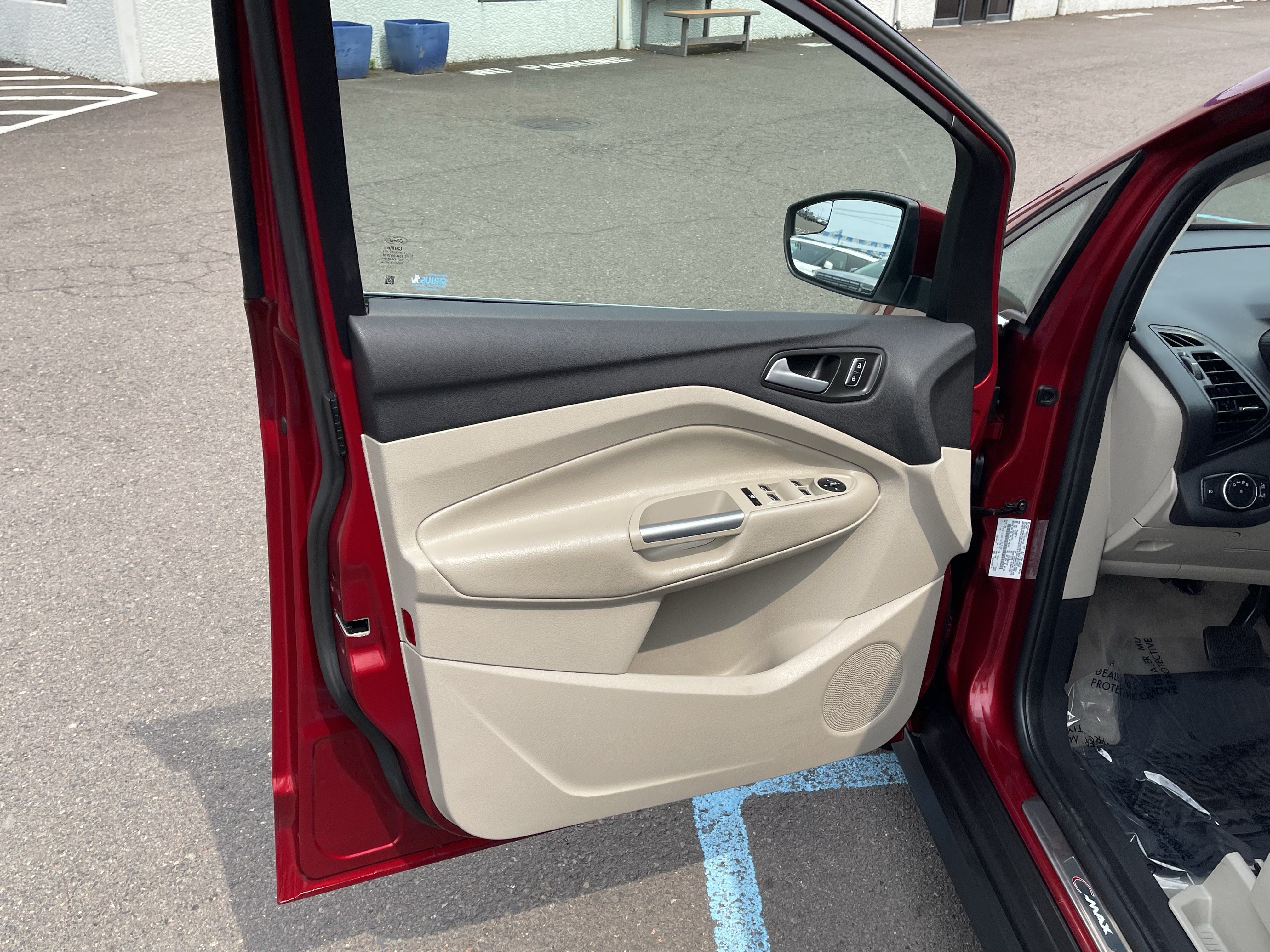 Used 2015 Ford C-MAX Energi SEL w/ Equipment Group 303A FWD image 16
