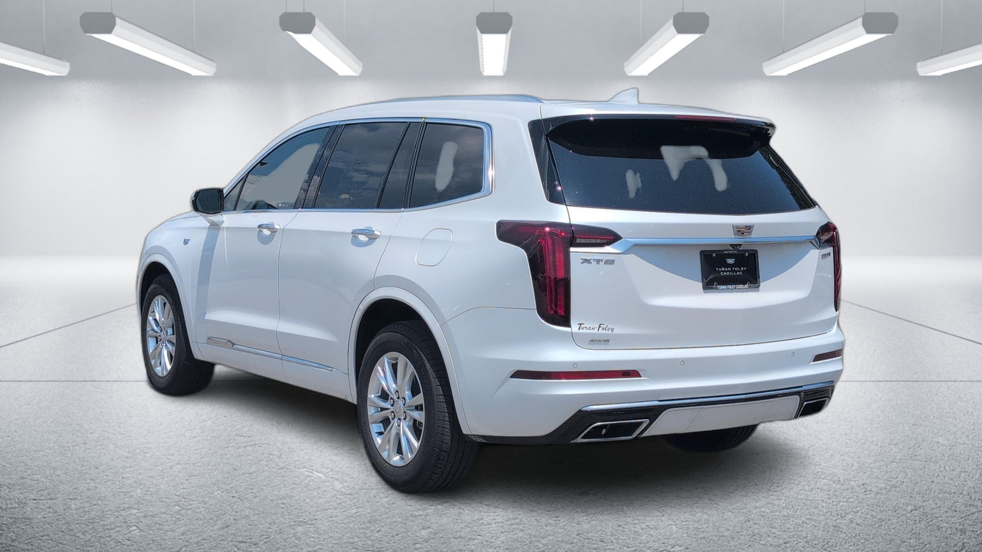 Certified 2024 Cadillac XT6 Luxury w/ LPO, Floor Liner Package AWD/4WD image 3