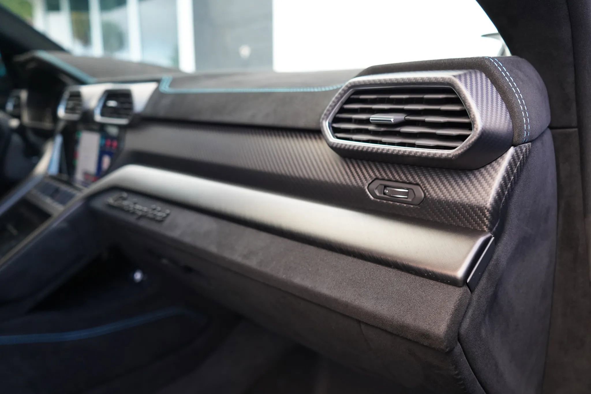 Used 2024 Lamborghini Urus Performante AWD/4WD image 47