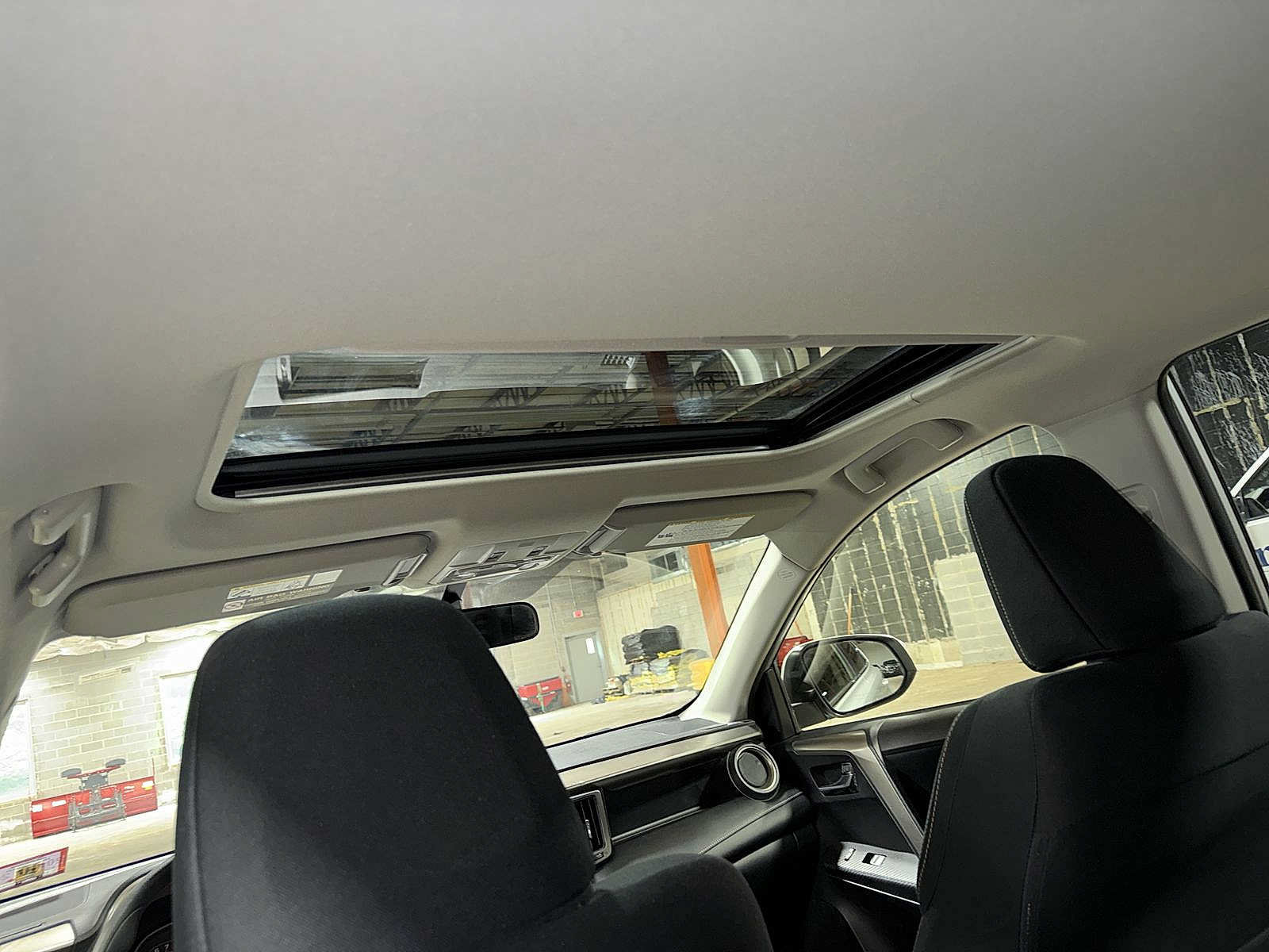 Used 2015 Toyota RAV4 XLE AWD/4WD image 23