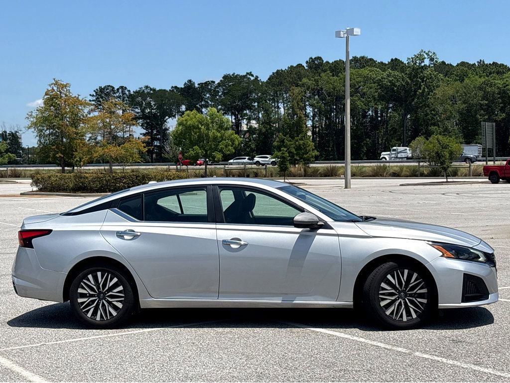 Used 2024 Nissan Altima 2.5 SV FWD image 23
