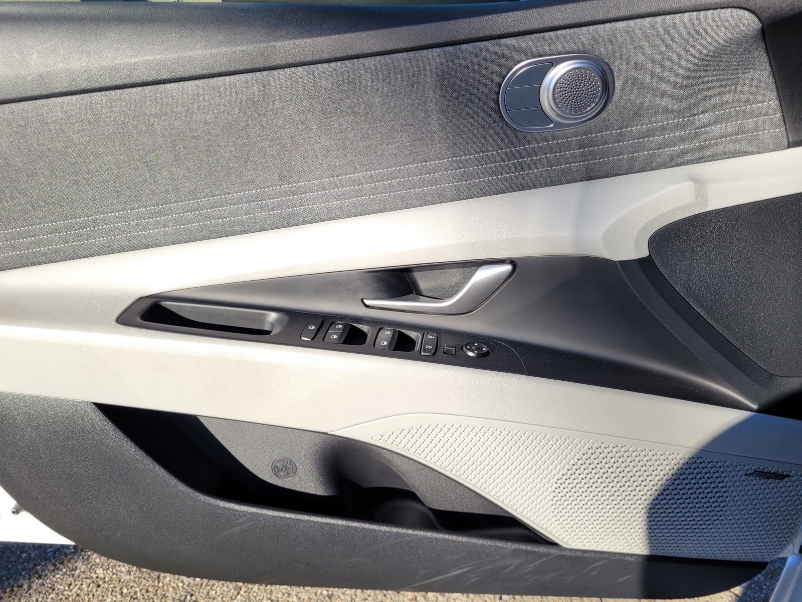 Certified 2023 Hyundai Elantra Limited image 22