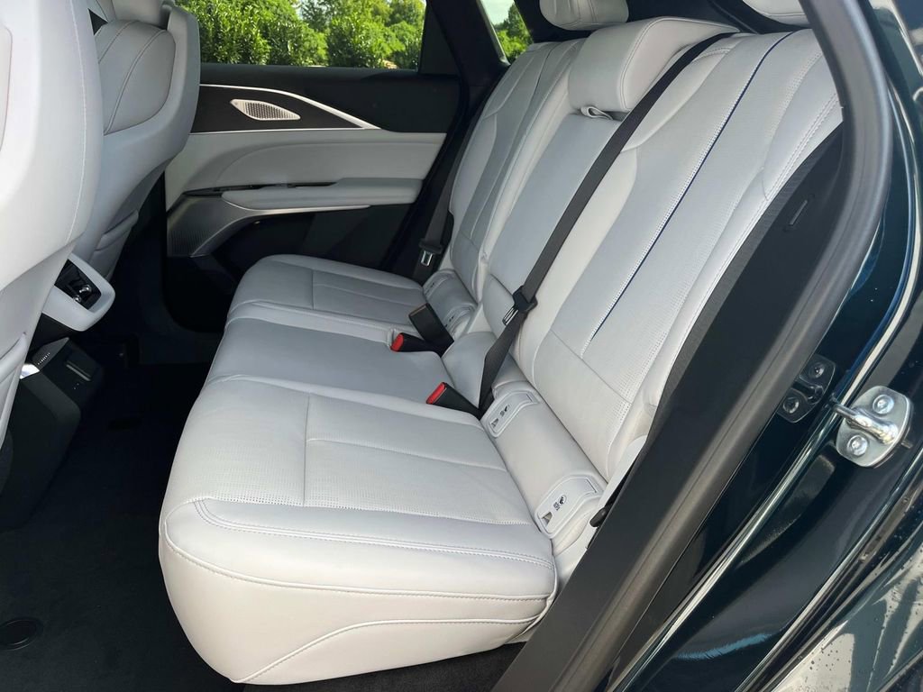 New 2025 Cadillac Lyriq Luxury image 19