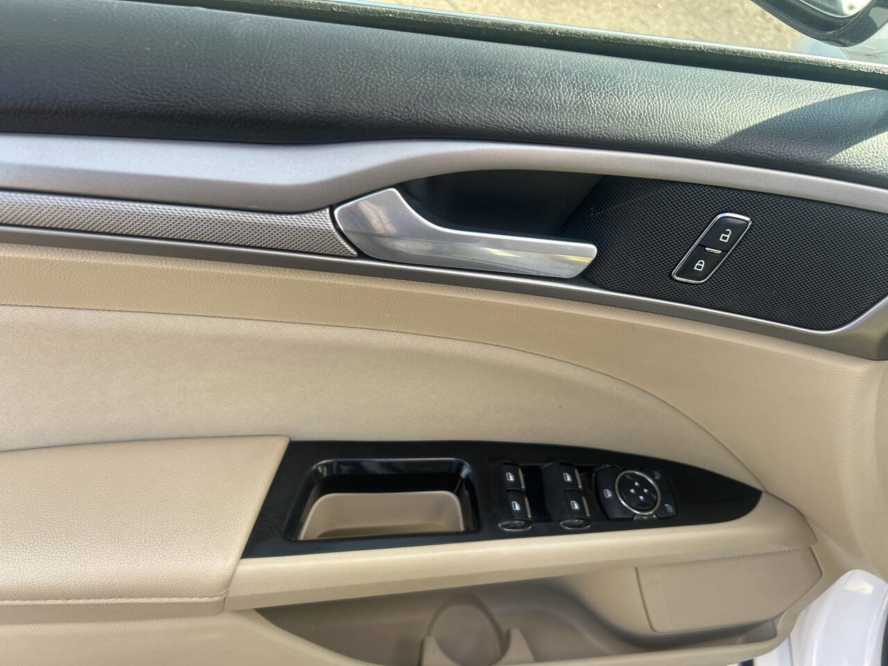 Used 2015 Ford Fusion SE image 19