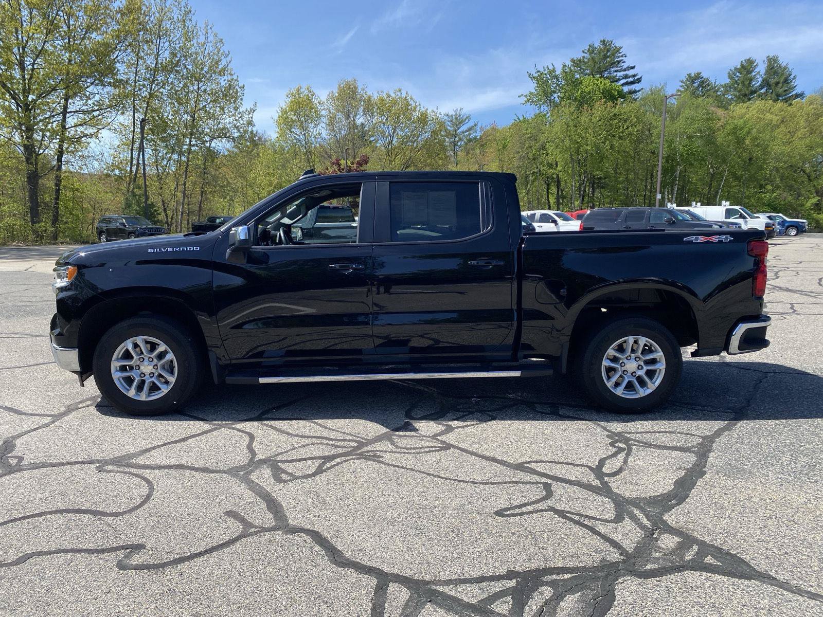 Used 2024 Chevrolet Silverado 1500 LT AWD/4WD image 4