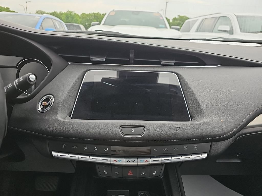 Used 2020 Cadillac XT4 Premium Luxury w/ Cold Weather Package AWD/4WD image 11