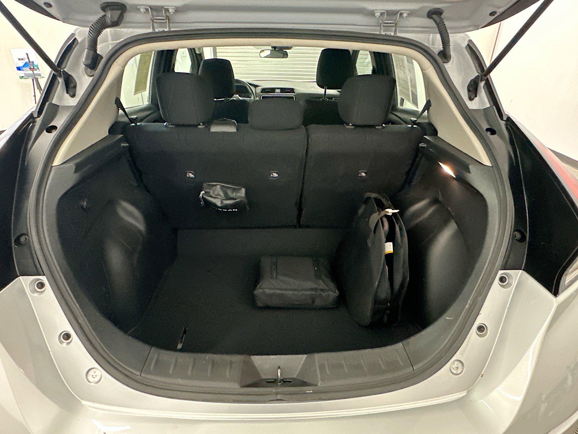 Used 2024 Nissan Leaf S image 29