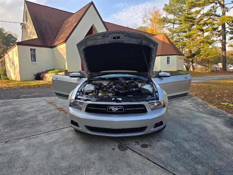 Used 2010 Ford Mustang Convertible image 29