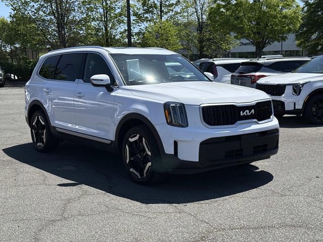 Used 2023 Kia Telluride EX w/ EX Captain's Chair Package image 1