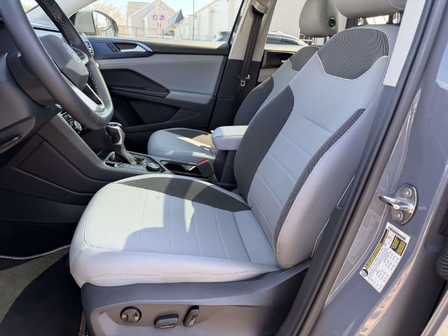 Used 2023 Volkswagen Taos SE w/ Panoramic Sunroof Package AWD/4WD image 14