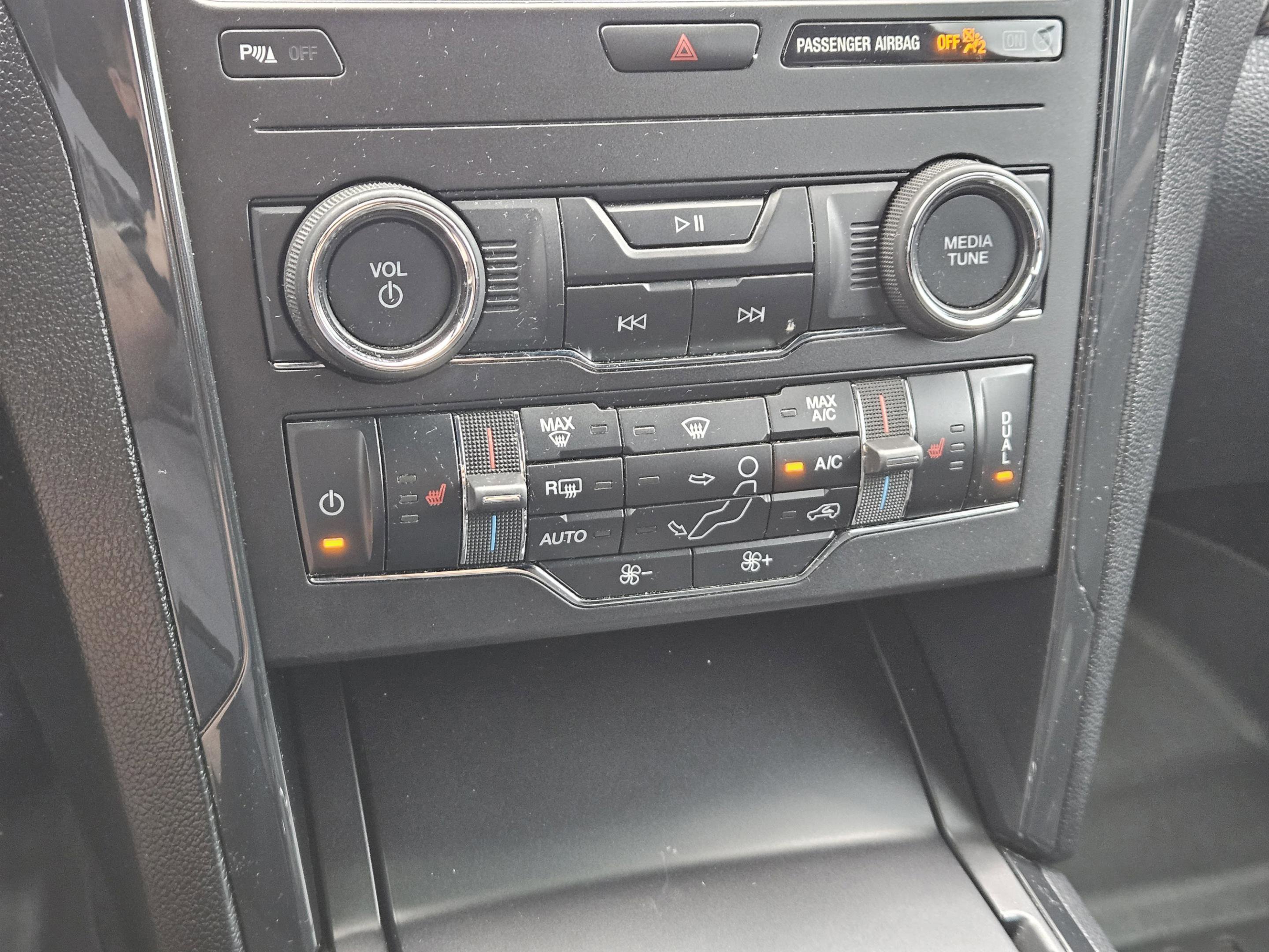 Used 2019 Ford Explorer XLT w/ Equipment Group 202A image 17