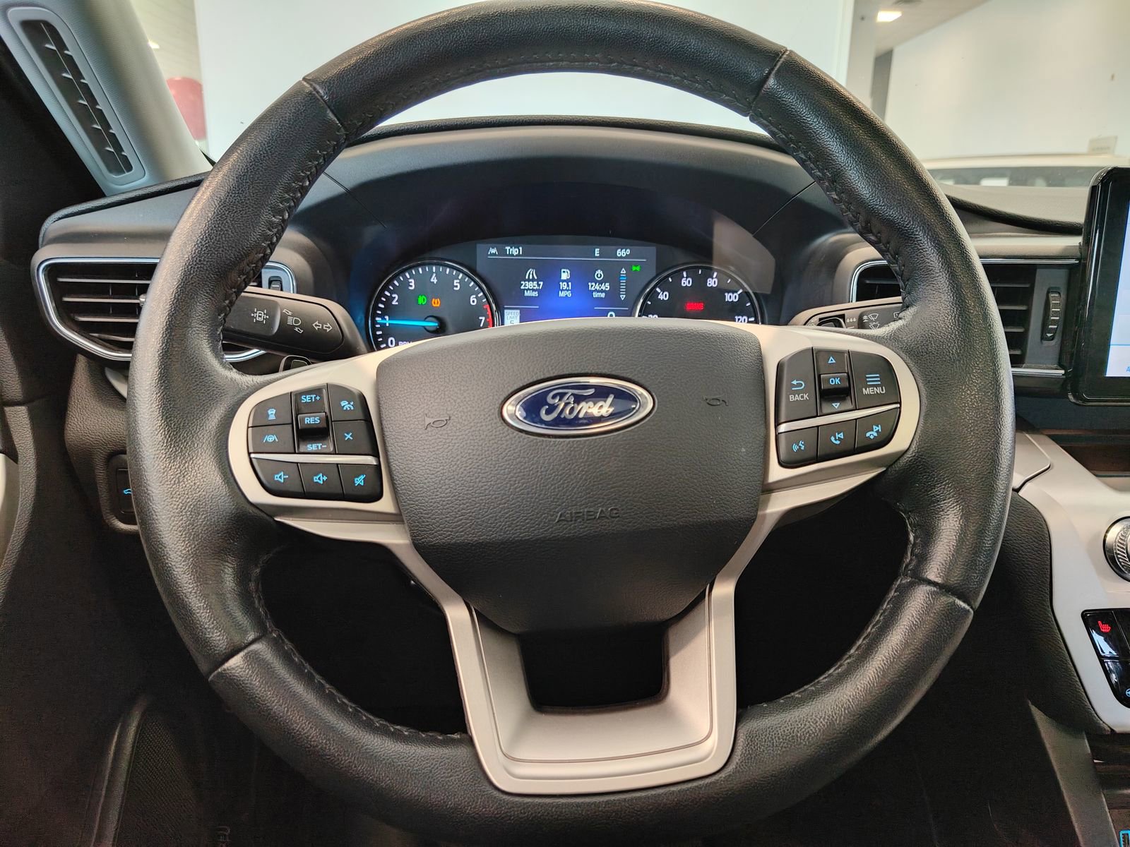 Used 2020 Ford Explorer XLT w/ Equipment Group 202A image 15