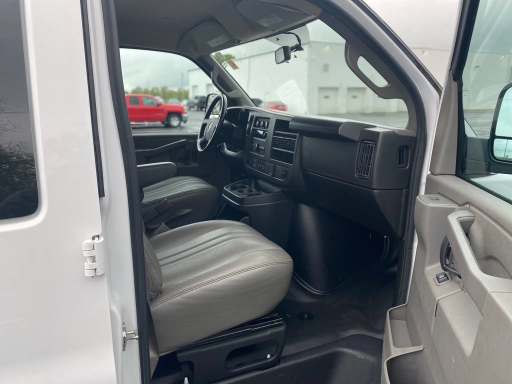 Used 2023 GMC Savana 2500 w/ Driver Convenience Package RWD image 12