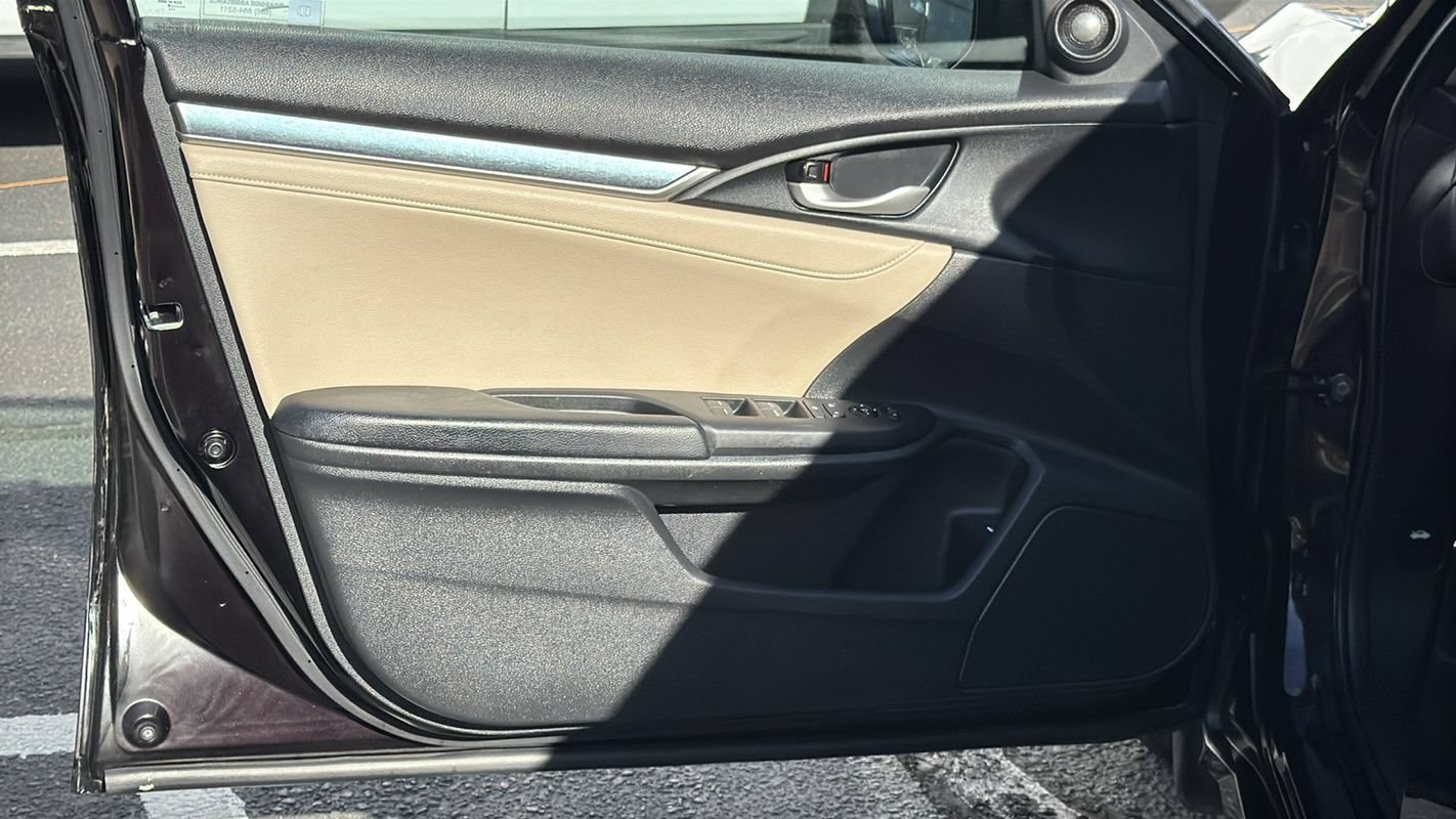 Used 2018 Honda Civic Touring image 9
