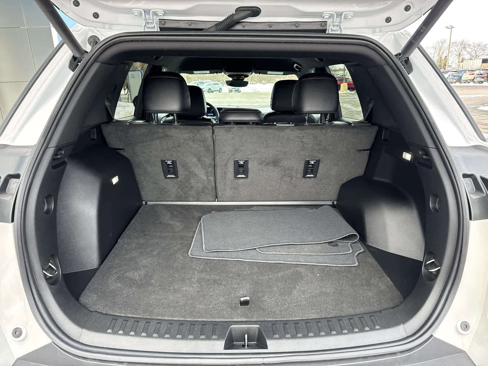 Used 2025 Chevrolet Equinox RS w/ Safety and Technology Package image 14