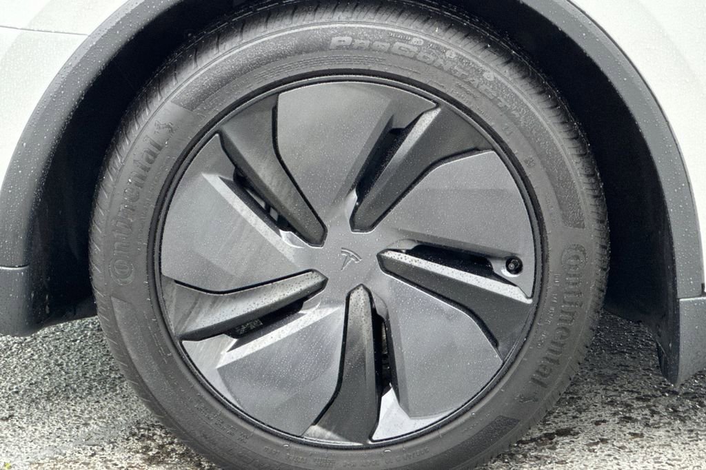 Used 2026 Tesla Model Y Long Range image 24