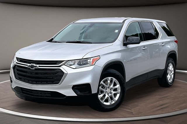Used 2021 Chevrolet Traverse LS FWD image 1