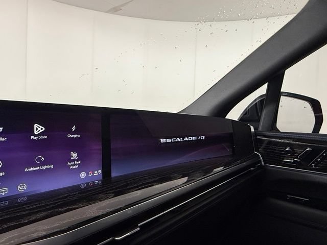 Certified 2026 Cadillac Escalade IQ Sport 1 w/ LPO, Floor Liner Package AWD/4WD image 18