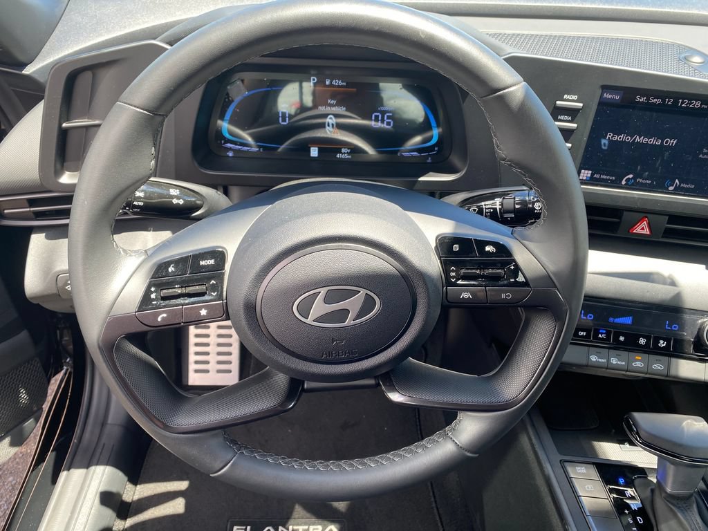 Certified 2025 Hyundai Elantra Sport FWD image 32