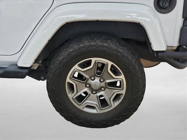 Used 2014 Jeep Wrangler Unlimited Sahara w/ Connectivity Group AWD/4WD image 17