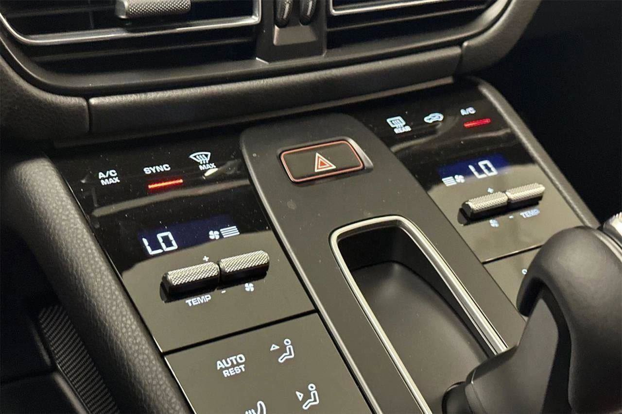 New 2025 Porsche Macan image 49