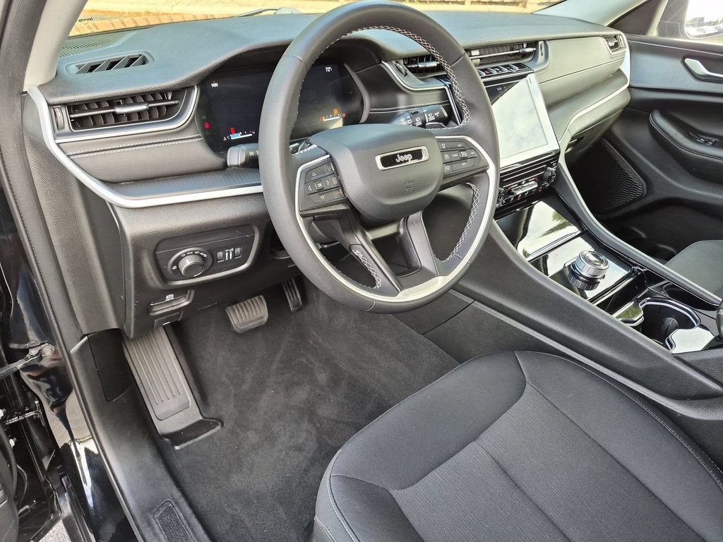 Used 2023 Jeep Grand Cherokee L Laredo AWD/4WD image 12