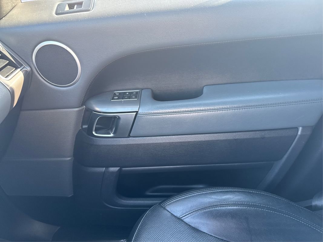 Used 2015 Land Rover Range Rover Sport SE image 21