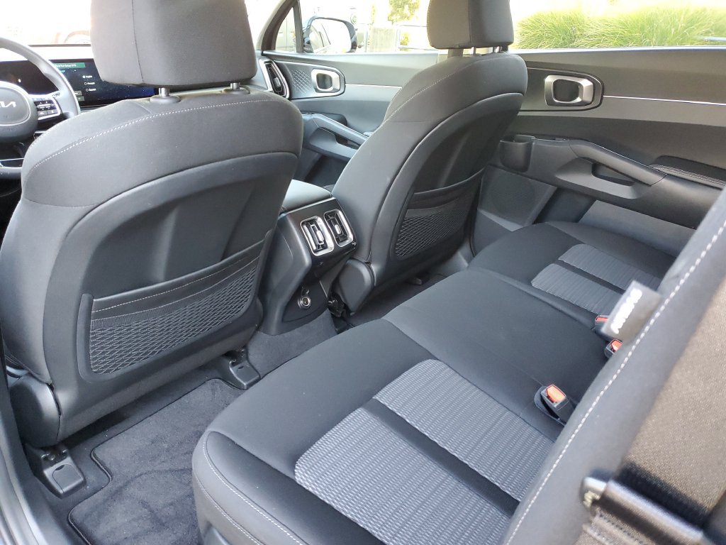Used 2025 Kia Sorento LX FWD image 13