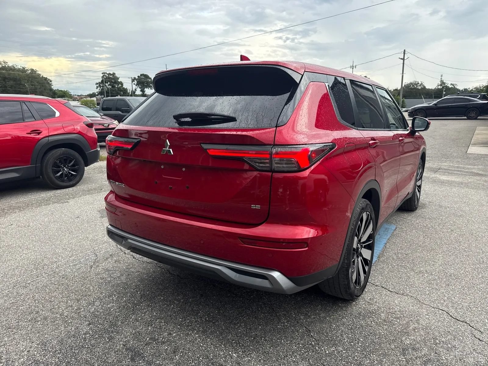 Used 2025 Mitsubishi Outlander SE FWD image 8