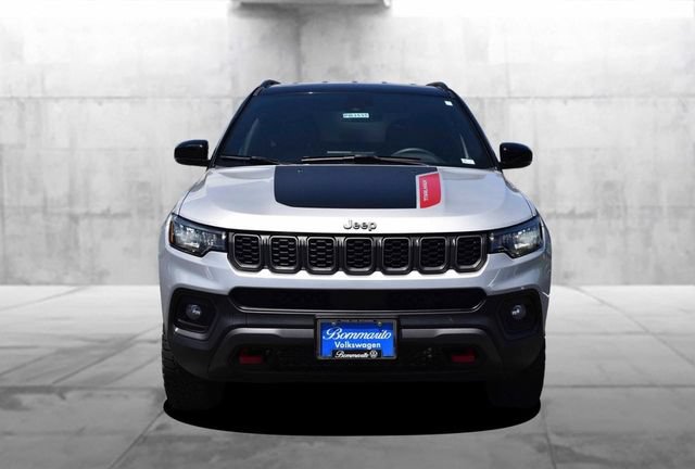 Used 2025 Jeep Compass Trailhawk AWD/4WD image 4