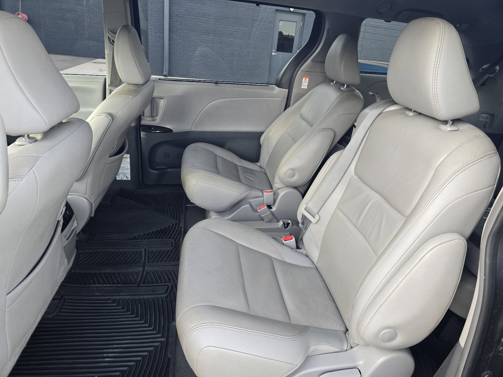 Used 2019 Toyota Sienna XLE FWD image 7