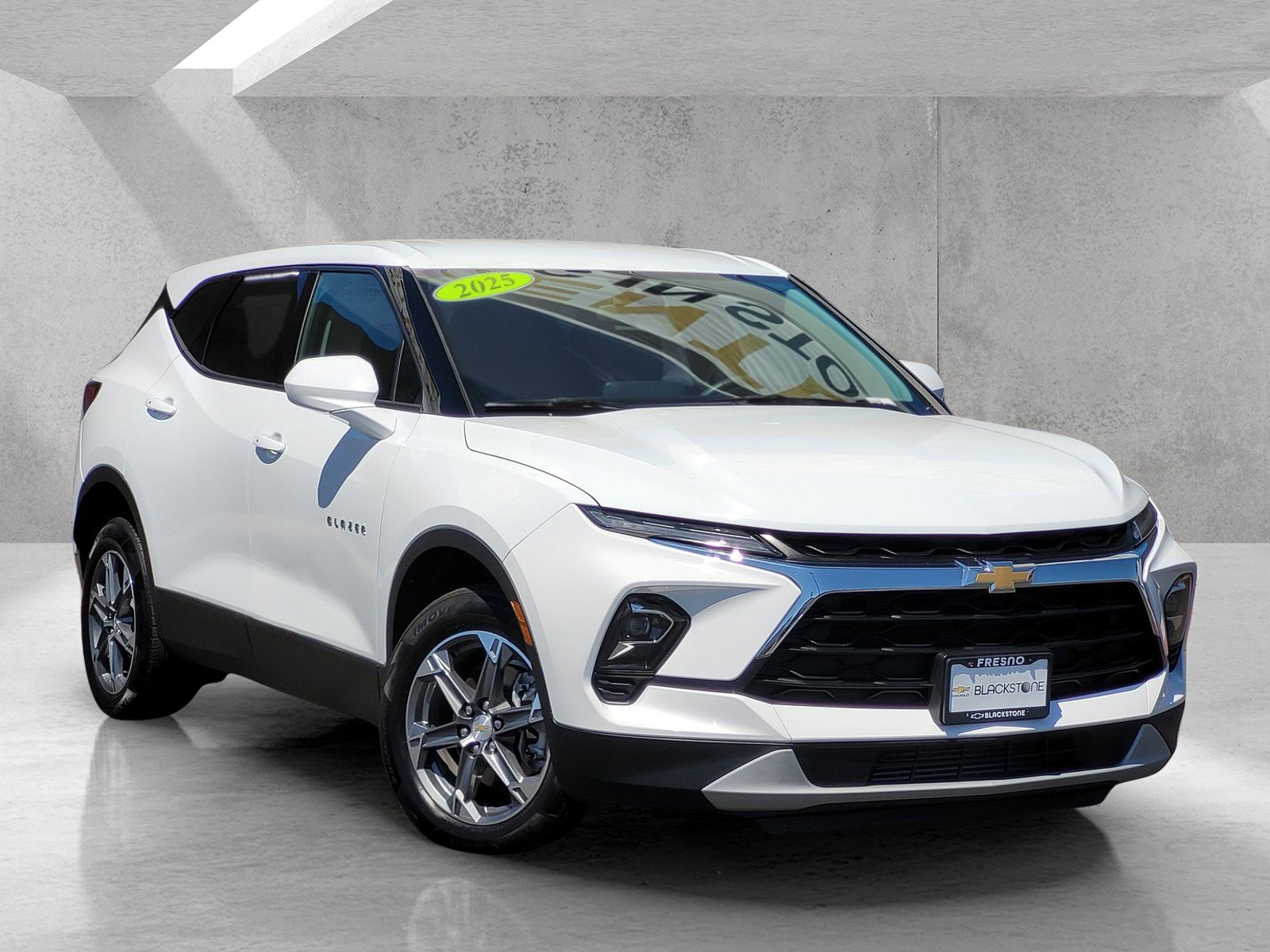 Used 2025 Chevrolet Blazer LT FWD image 1