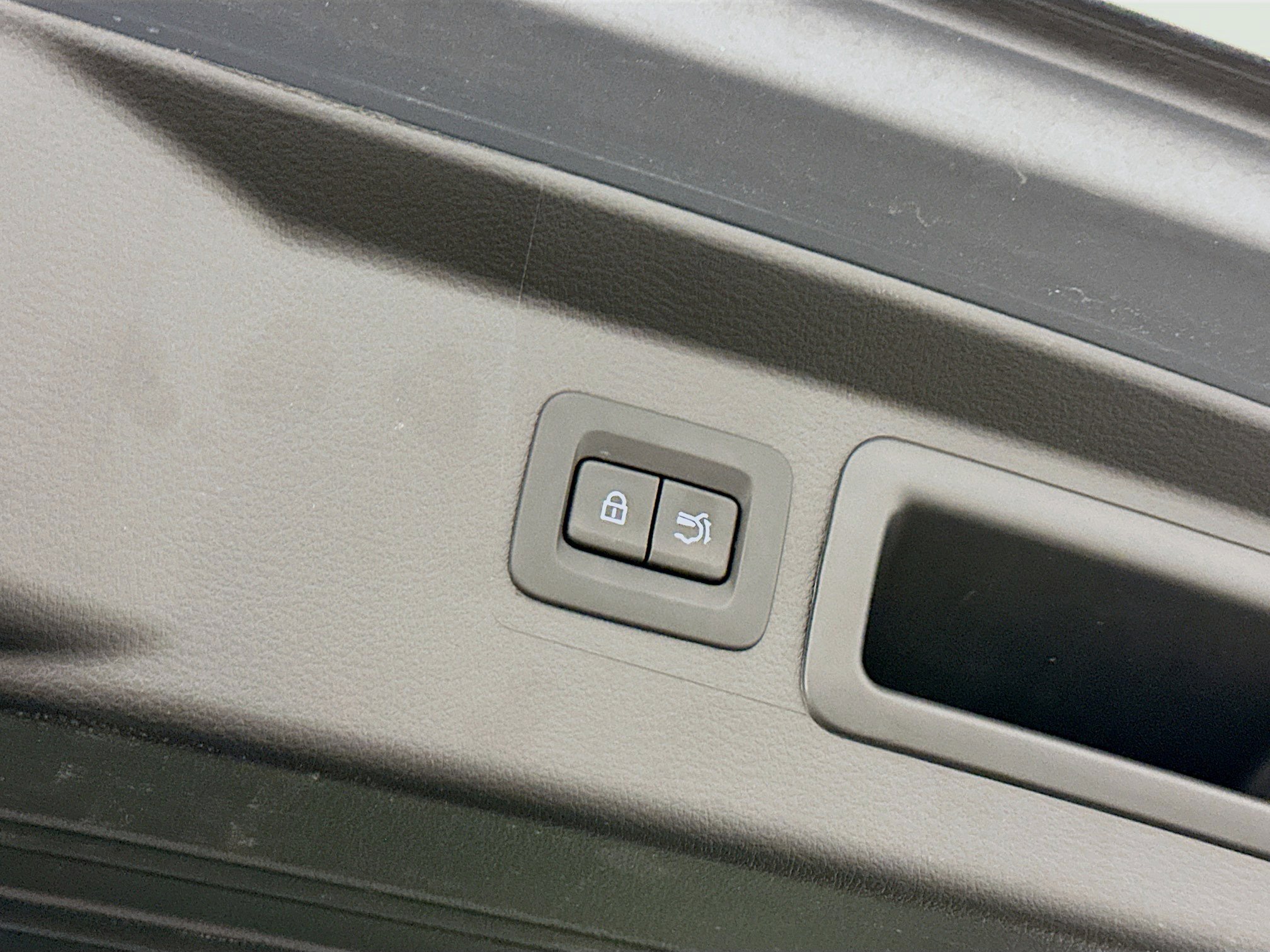 Used 2025 MAZDA CX-50 AWD 2.5 Hybrid w/ Premium Pkg image 32