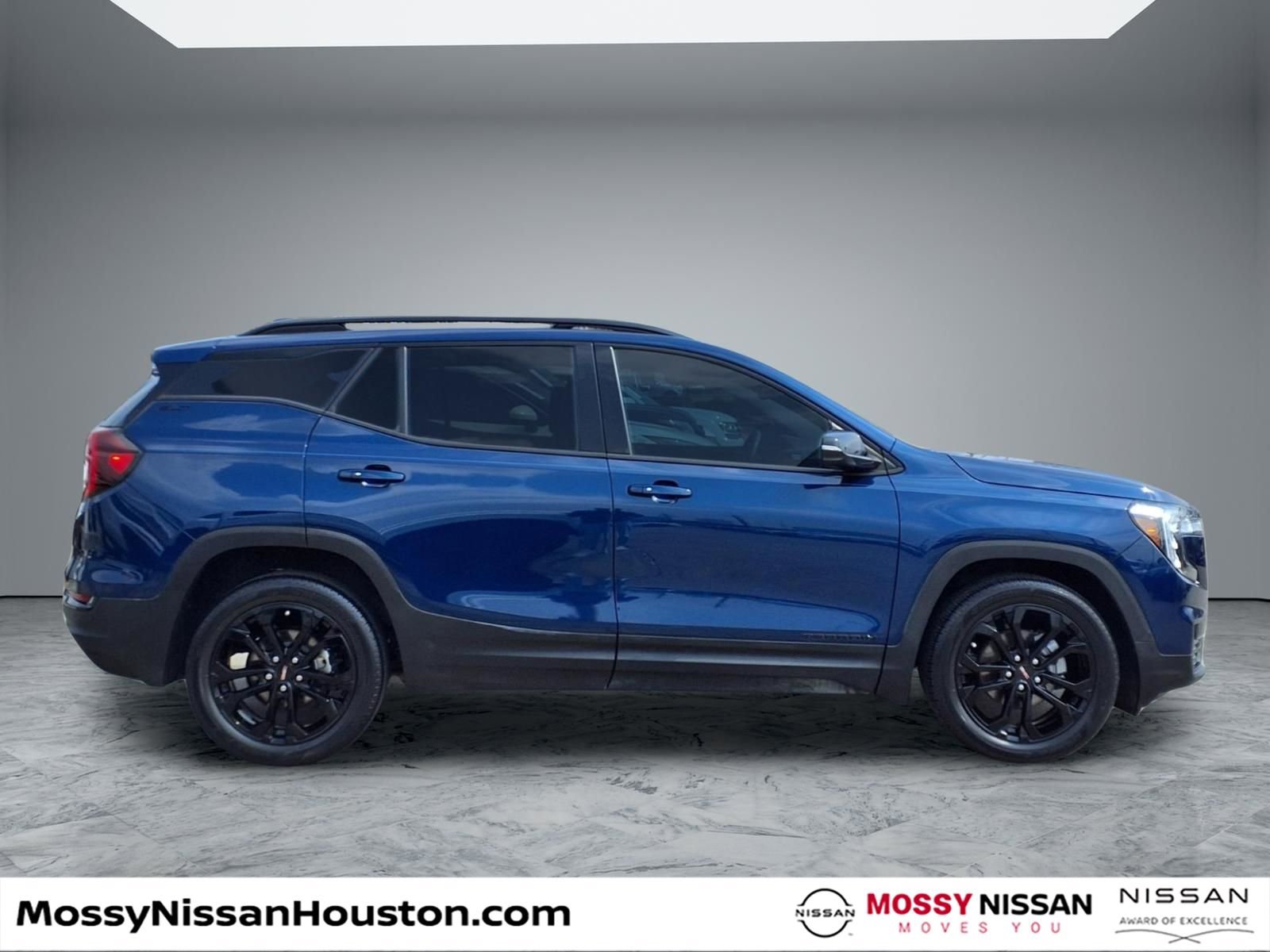 Used 2022 GMC Terrain SLT w/ Elevation Edition image 8