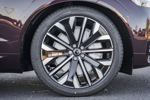 New 2026 Volvo XC60 B5 Ultra w/ Protection Package Premier image 17