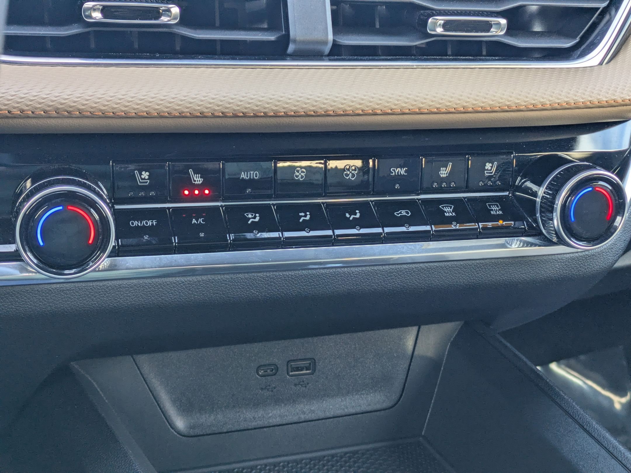 Used 2025 Chevrolet Equinox ACTIV w/ Safety and Technology Package image 19