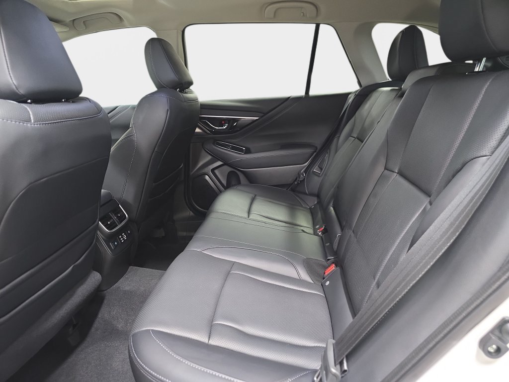 Used 2025 Subaru Outback Touring XT AWD/4WD image 14