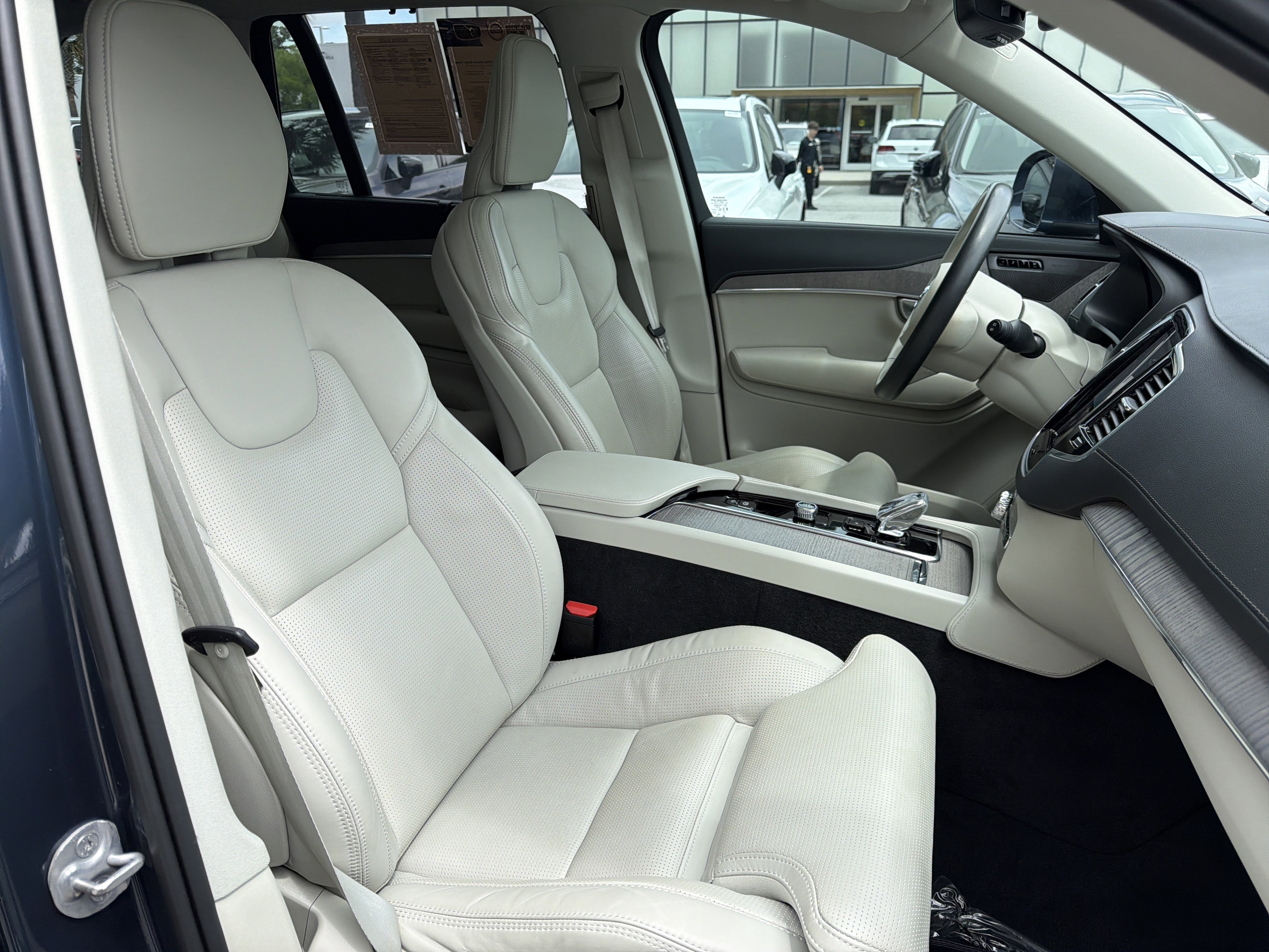 Used 2024 Volvo XC90 B6 Ultimate w/ Protection Package Premier AWD/4WD image 35