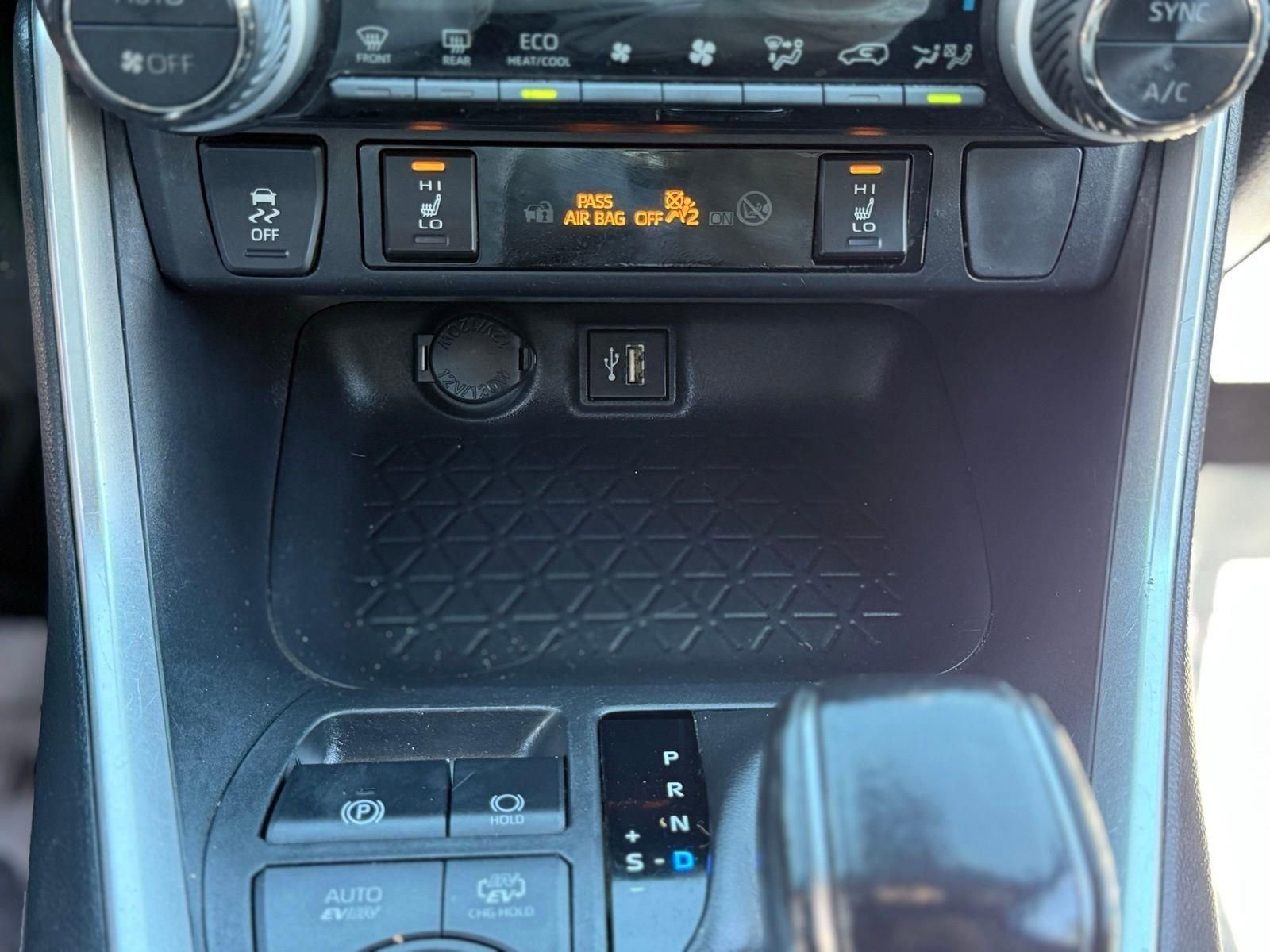 Used 2023 Toyota RAV4 SE w/ Weather & Moonroof Package image 61